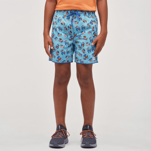 Cocodrilo Short - Boys' Print, Tucan Blue Sky, Model Isaiah