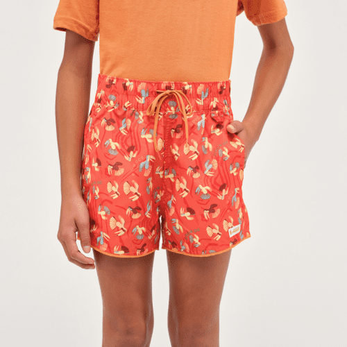 Cocodrilo Short - Girls' Print, Tucan Red, Model Scarlett